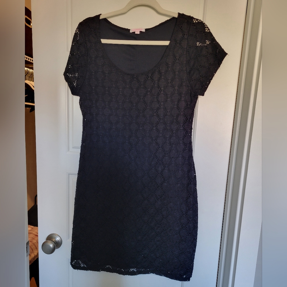 Isaac Mizrahi black eyelet dress stretchy